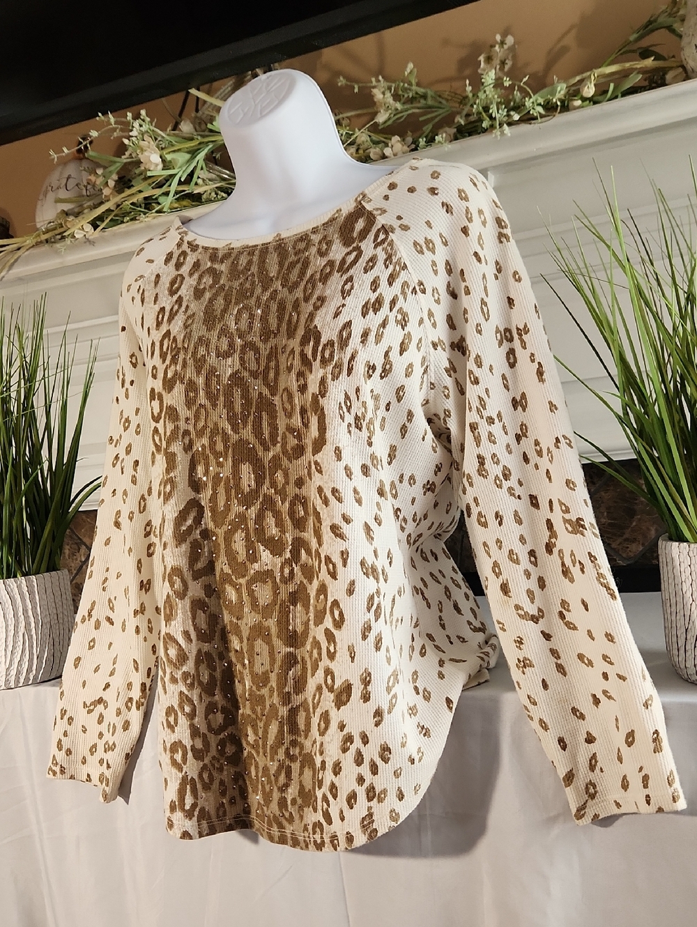 Ruby Rd. Cream and Gold Leopard-Print Knit Pullover Sz Lg